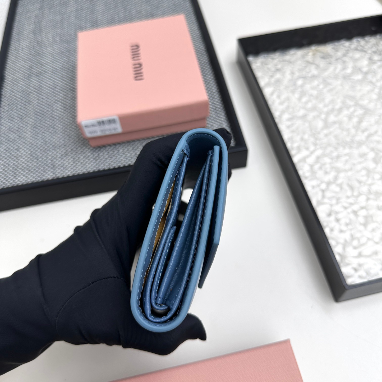 ミュウミュウ アルカディ コンパクト フラップ ウォレット「Arcadie Wallet」