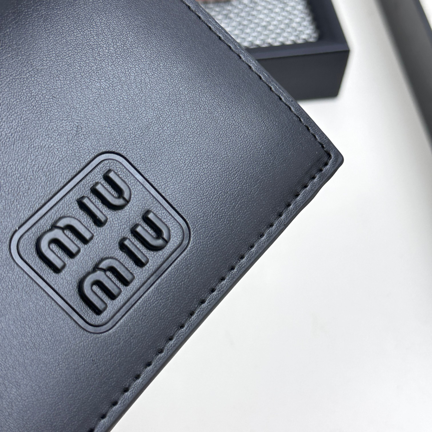 ミュウミュウ アルカディ レザー 財布「Arcadie Wallet」