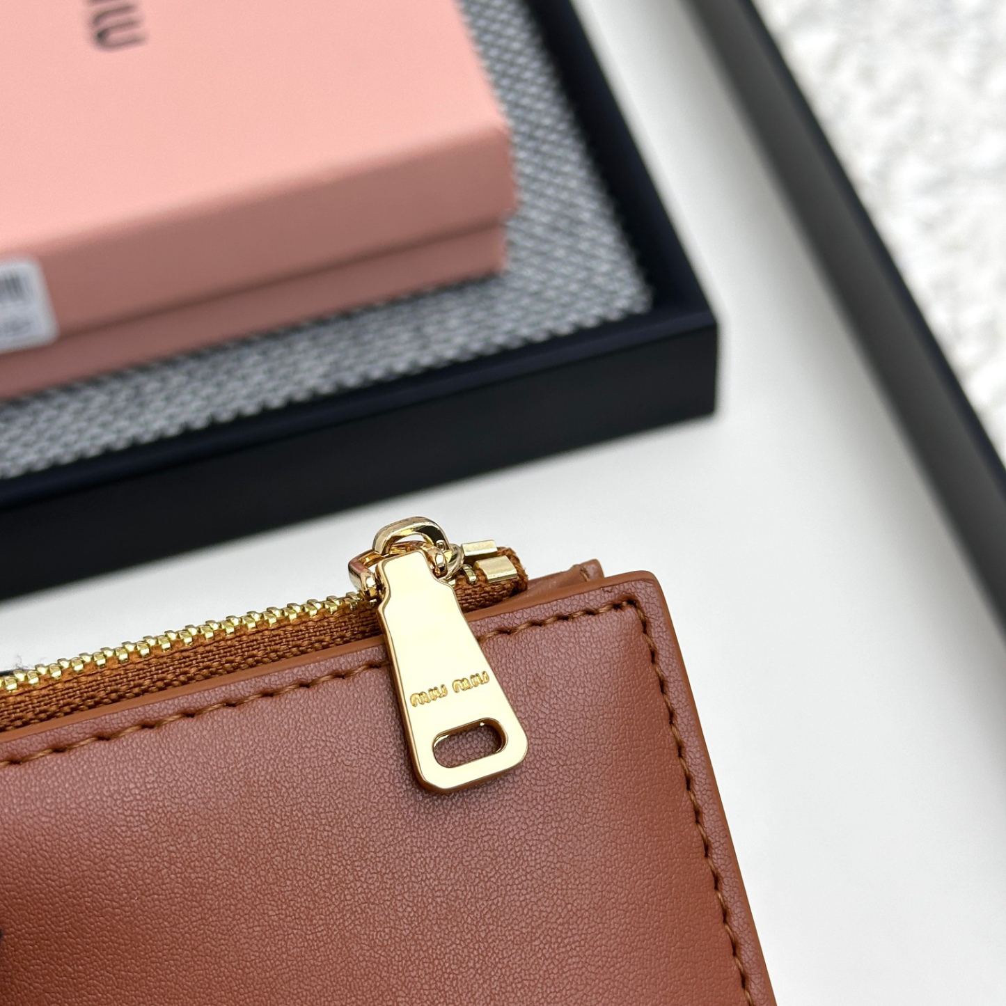 ミュウミュウ アルカディ レザー 財布「Arcadie Wallet」