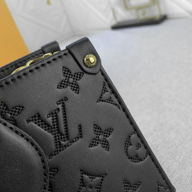 ルイ・ヴィトン「Louis Vuitton」オンザゴー EW