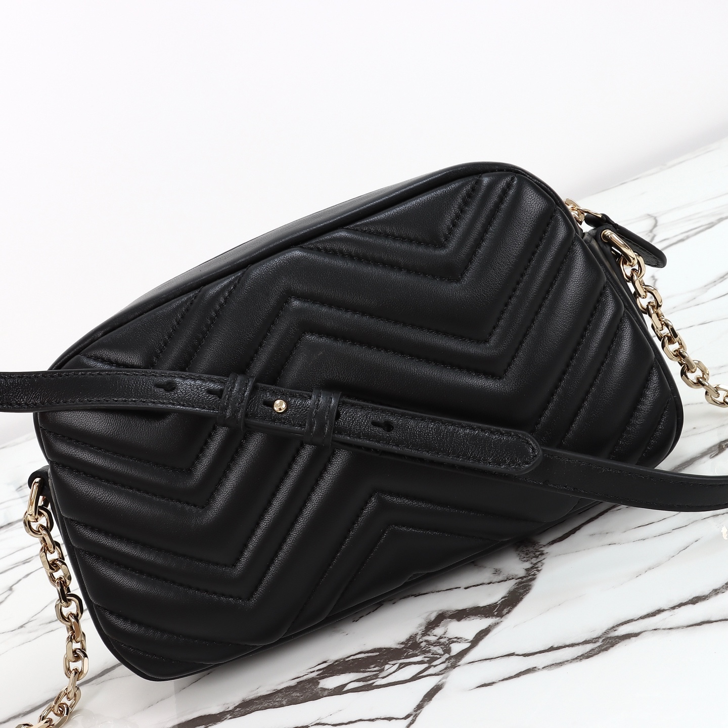 グッチ〔GGマーモント〕スモール カメラバッグ「GG Marmont Bag」