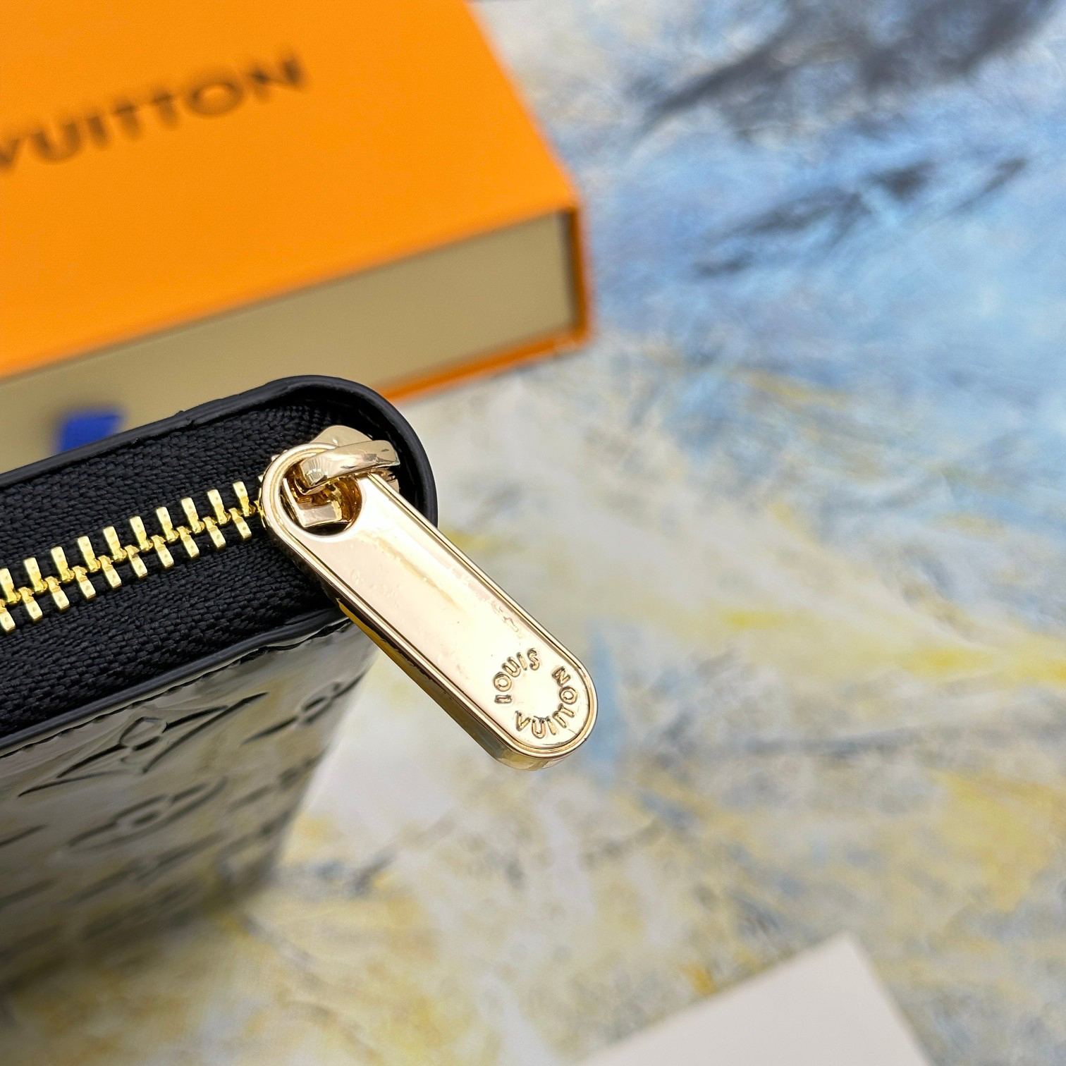 ルイ・ヴィトン ジッピー･ウォレット「エナメル」