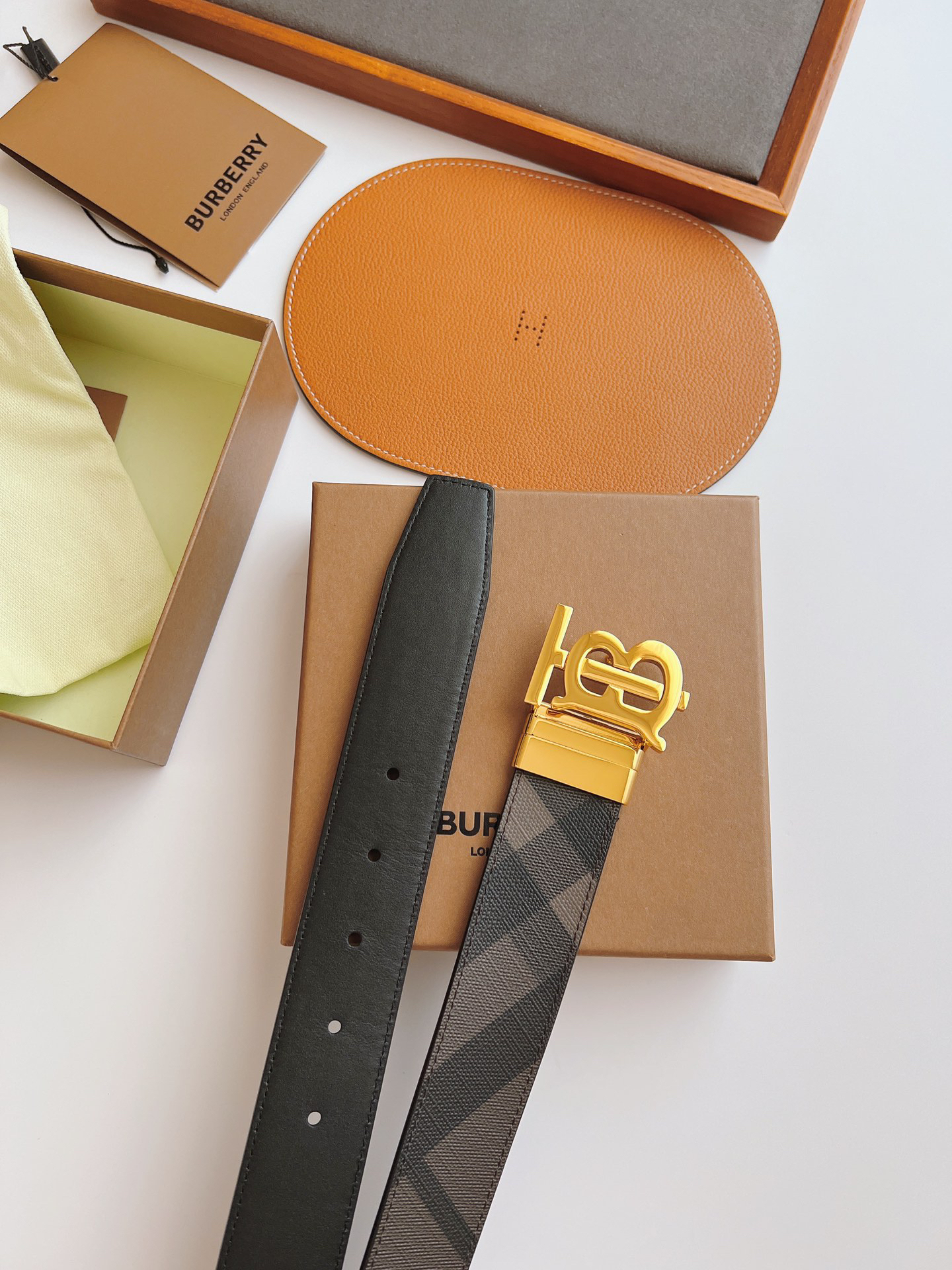 バーバリー「Burberry」フック TBベルト 2色