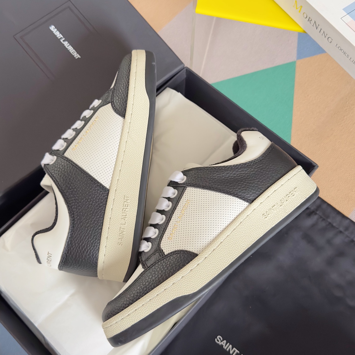 サンローラン「Saint Laurent」 SL61 ローバーカット レースアップスニーカー ブラック＆ホワイト