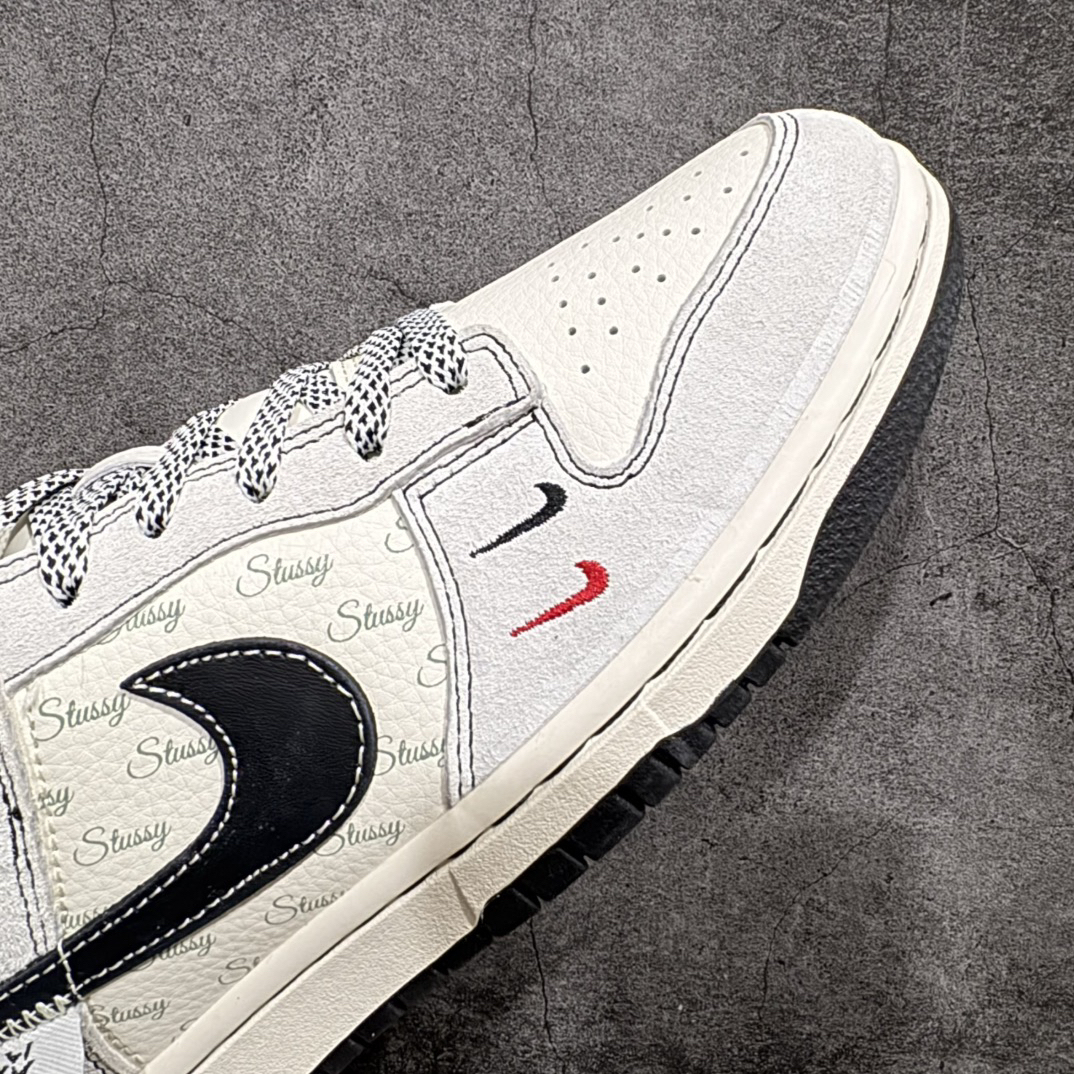 「コラボモデル」Supreme x Nike SB Dunk Low スニーカー