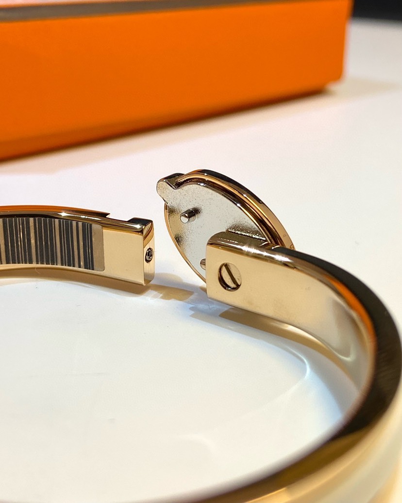 エルメス ブランドの象徴的なブレスレット