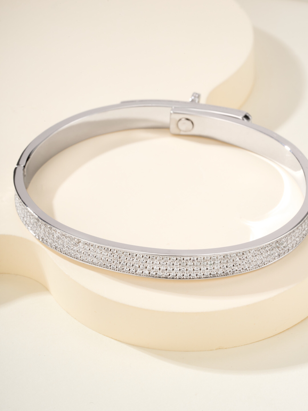 エルメス ブランドの象徴的なブレスレット