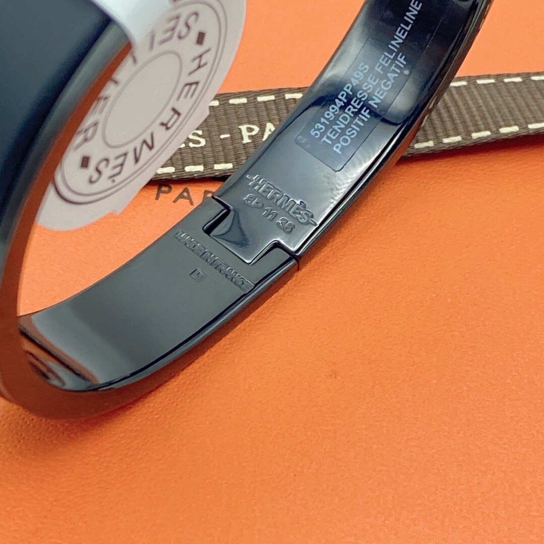 エルメス ブランドの象徴的なブレスレット