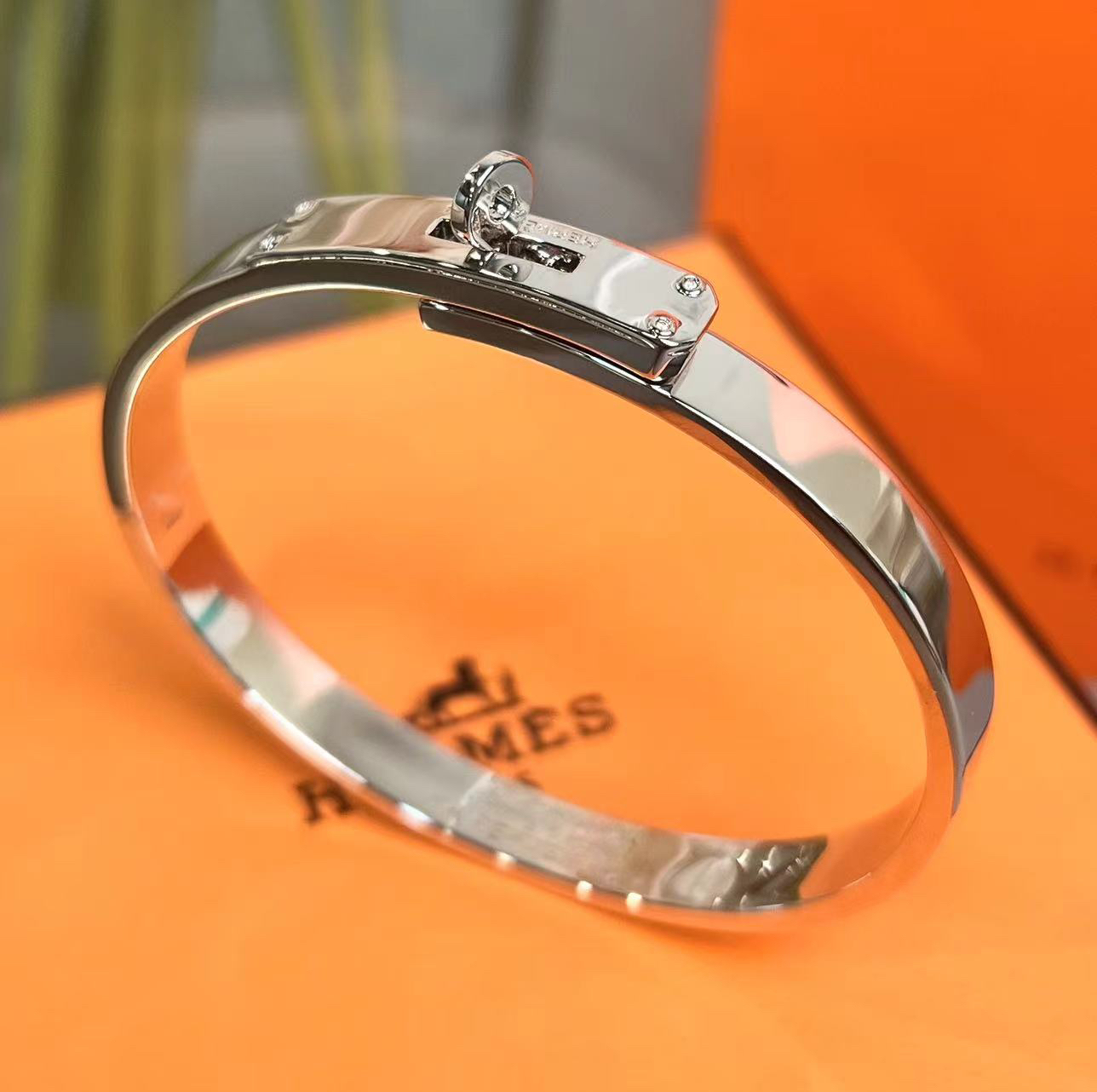 エルメス ブランドの象徴的なブレスレット