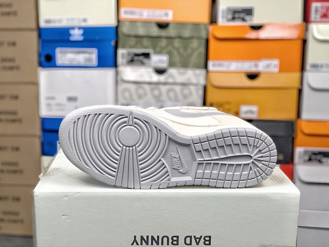 「コラボモデル」Supreme x Nike SB Dunk Low スニーカー