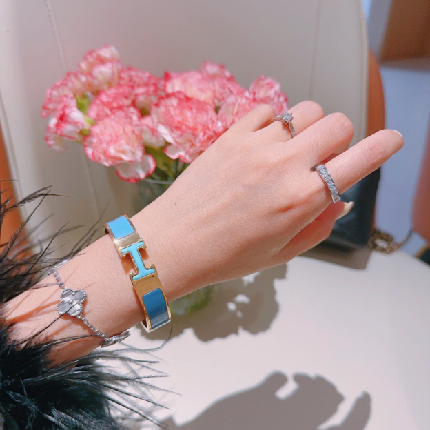 エルメス ブランドの象徴的なブレスレット