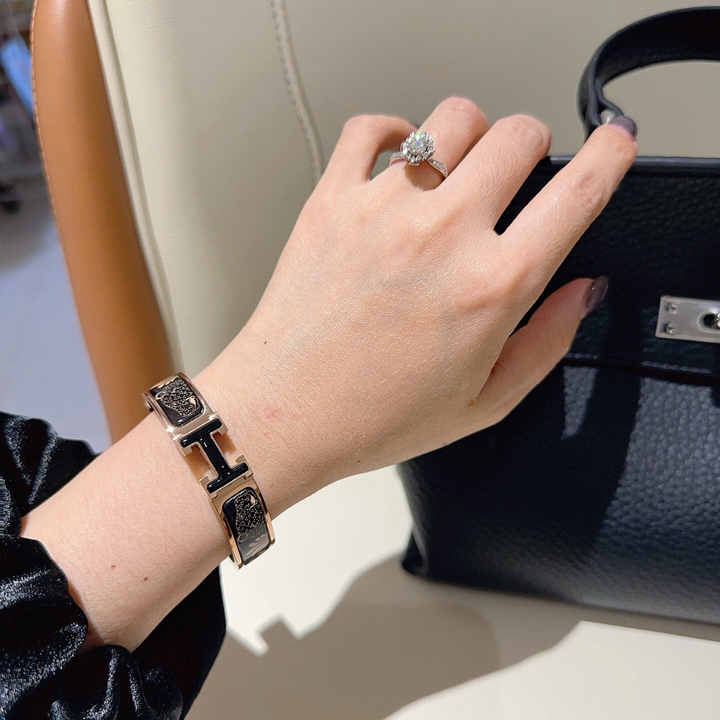 エルメス ブランドの象徴的なブレスレット