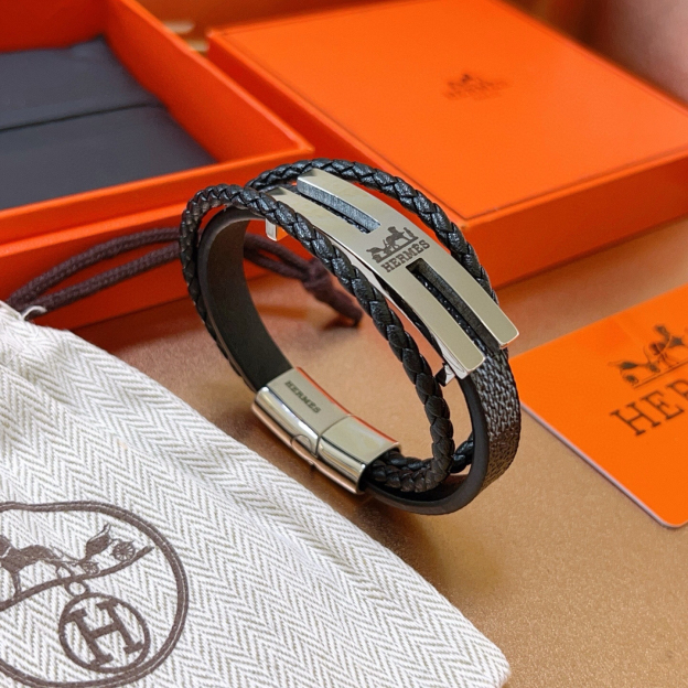 エルメス ブランドの象徴的なブレスレット