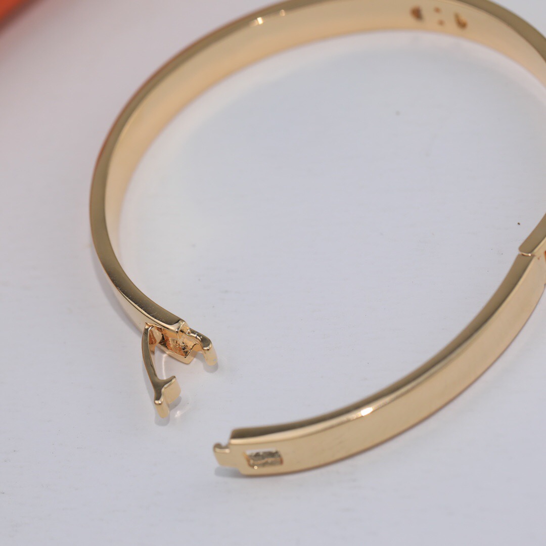 エルメス ブランドの象徴的なブレスレット