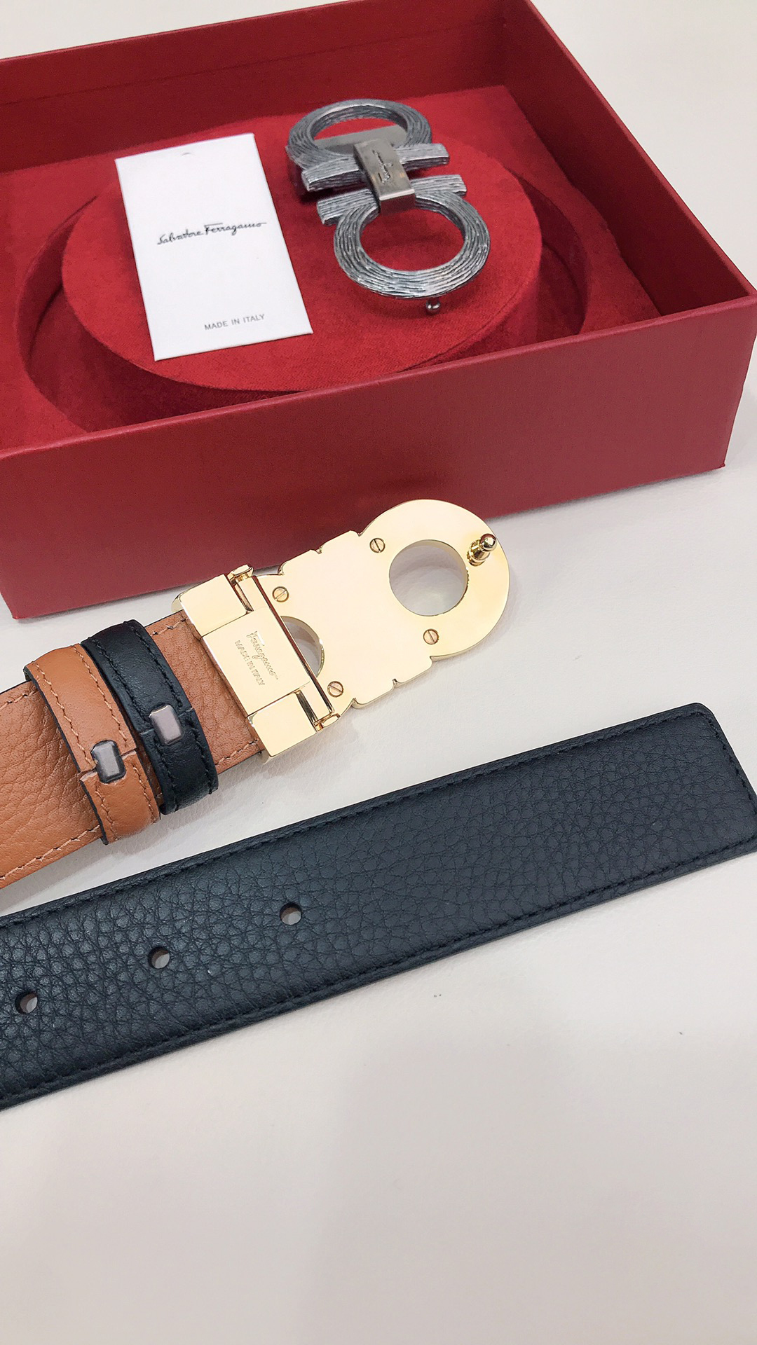 フェラガモ「Ferragamo」リバーシブルベルト