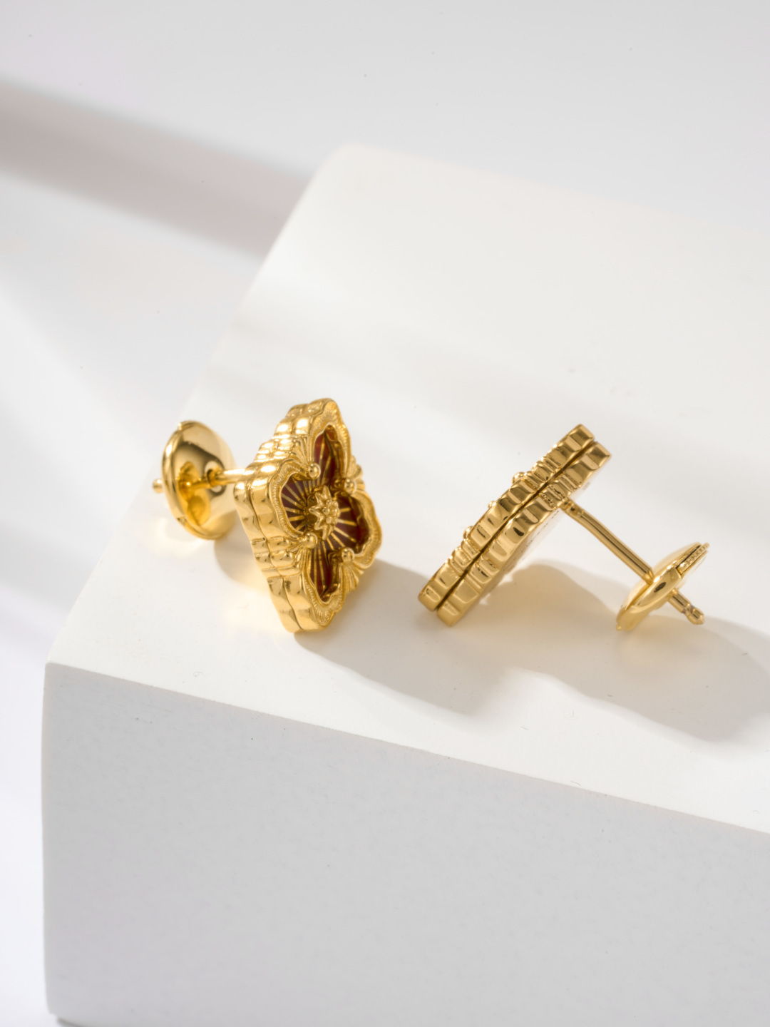 エルメス イヤリング、卓越した職人技の輝き