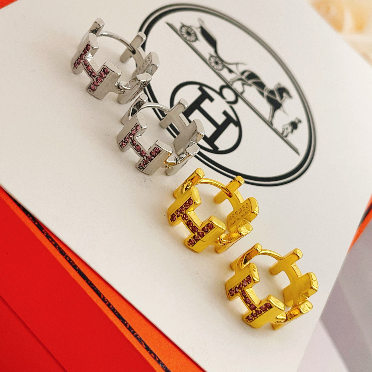 エルメス イヤリング、卓越した職人技の輝き