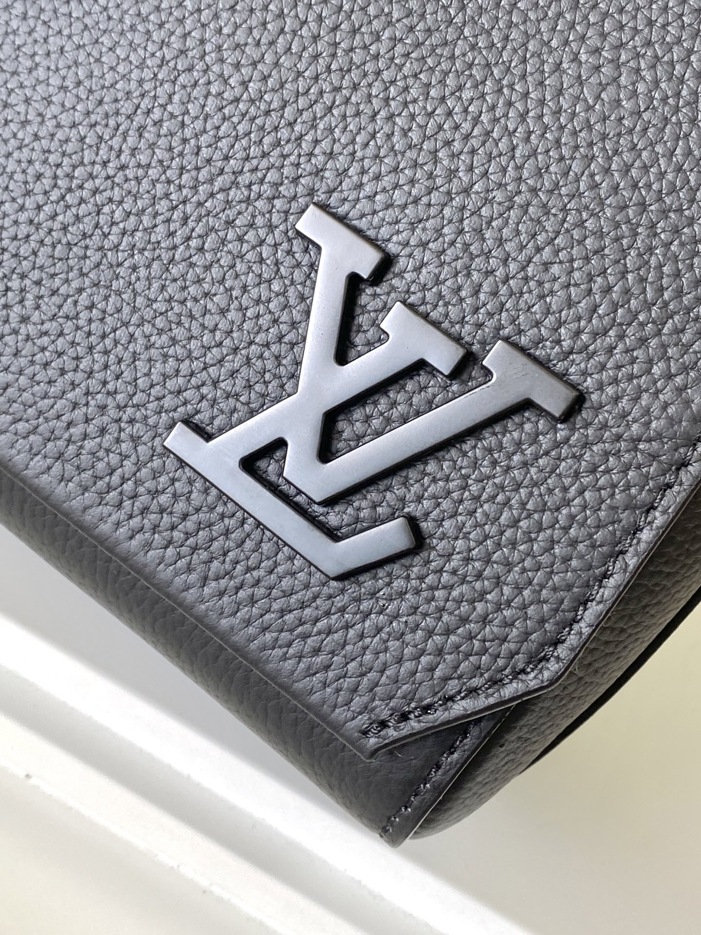 ルイ・ヴィトン「Louis Vuitton」テイクオフ･メッセンジャー