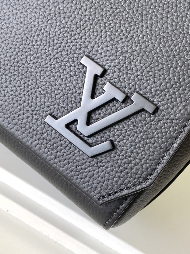 ルイ・ヴィトン「Louis Vuitton」テイクオフ･メッセンジャー