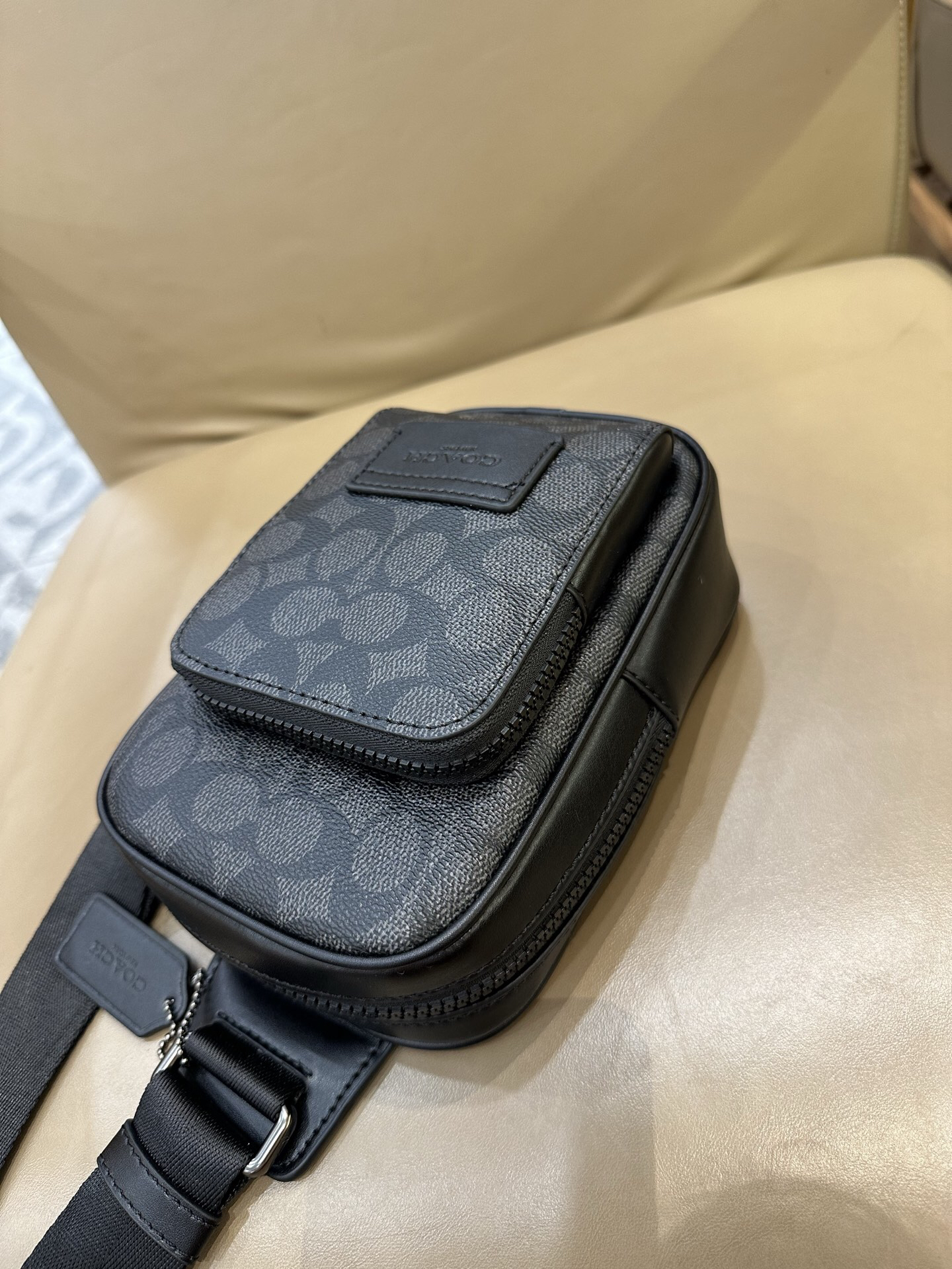 コーチ「Coach」 WEST メンズクロスボディバッグ