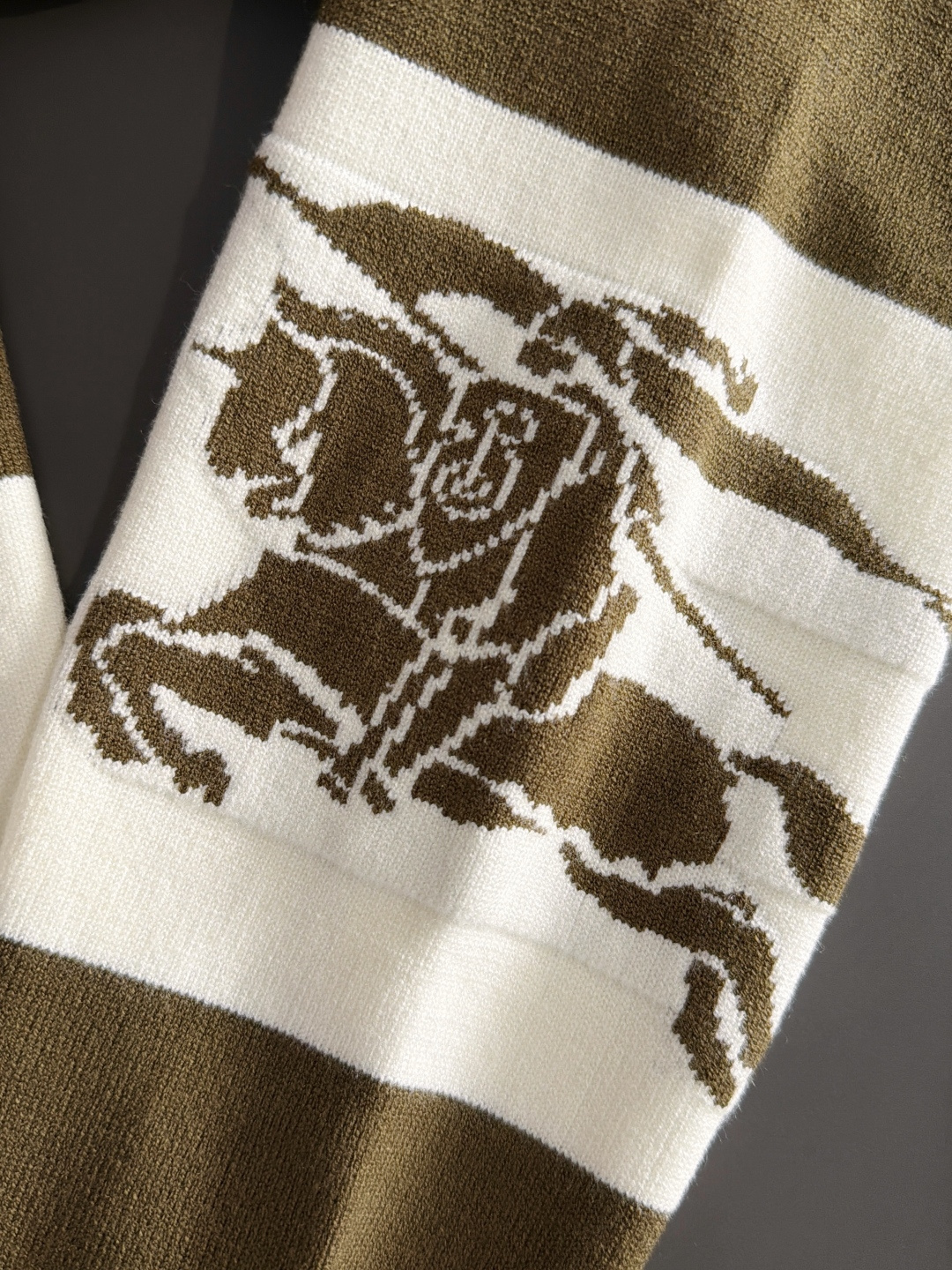 バーバリー「Burberry」2026新作ニットコレクション ニットウェア