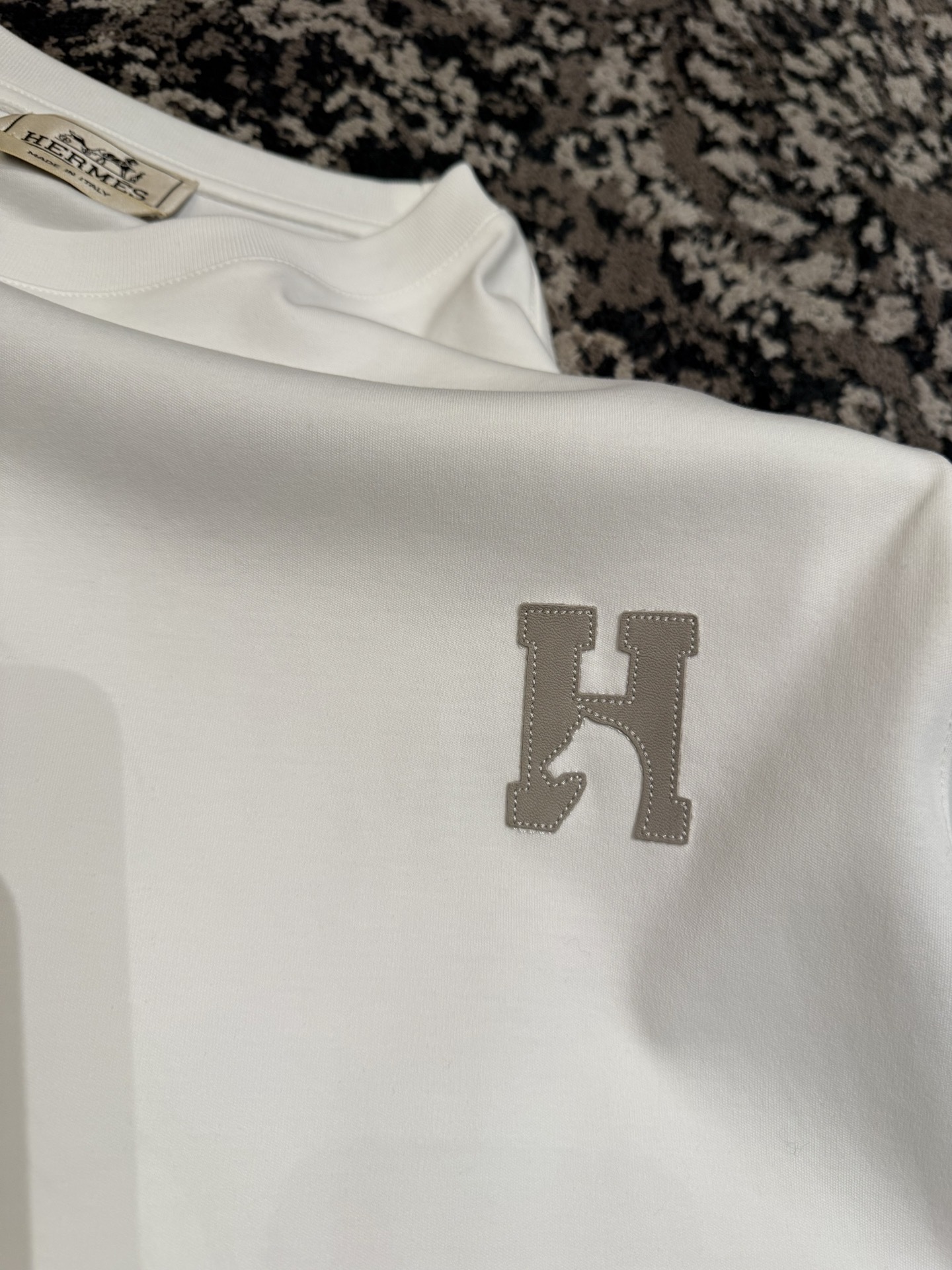 エルメス「Hermès」 クルーネックTシャツ 軽やかな着心地 春夏新作