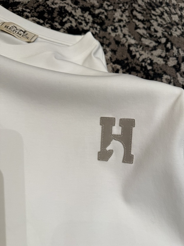 エルメス「Hermès」 クルーネックTシャツ 軽やかな着心地 春夏新作