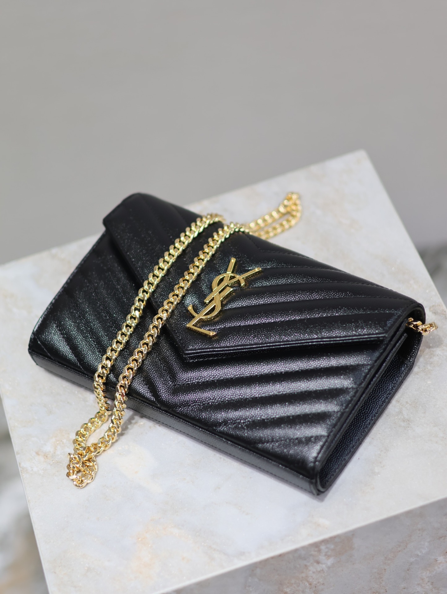 サンローラン「Saint Laurent」  MONOGRAM エンベロープバッグ