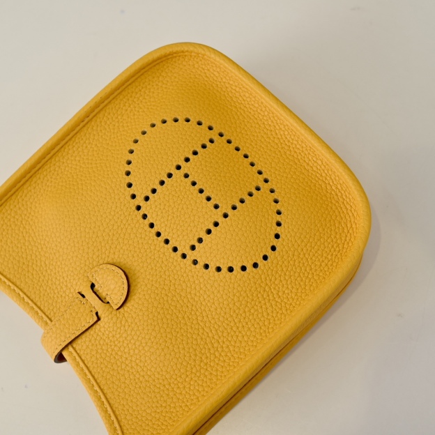 エルメス「Hermès」エヴェリン ミニ 17CM バッグ「EVELYNE MINI BAG」