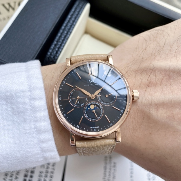 アイダブリューシー［IWC］万国柏濤フィーノカレンダー腕時計40MM