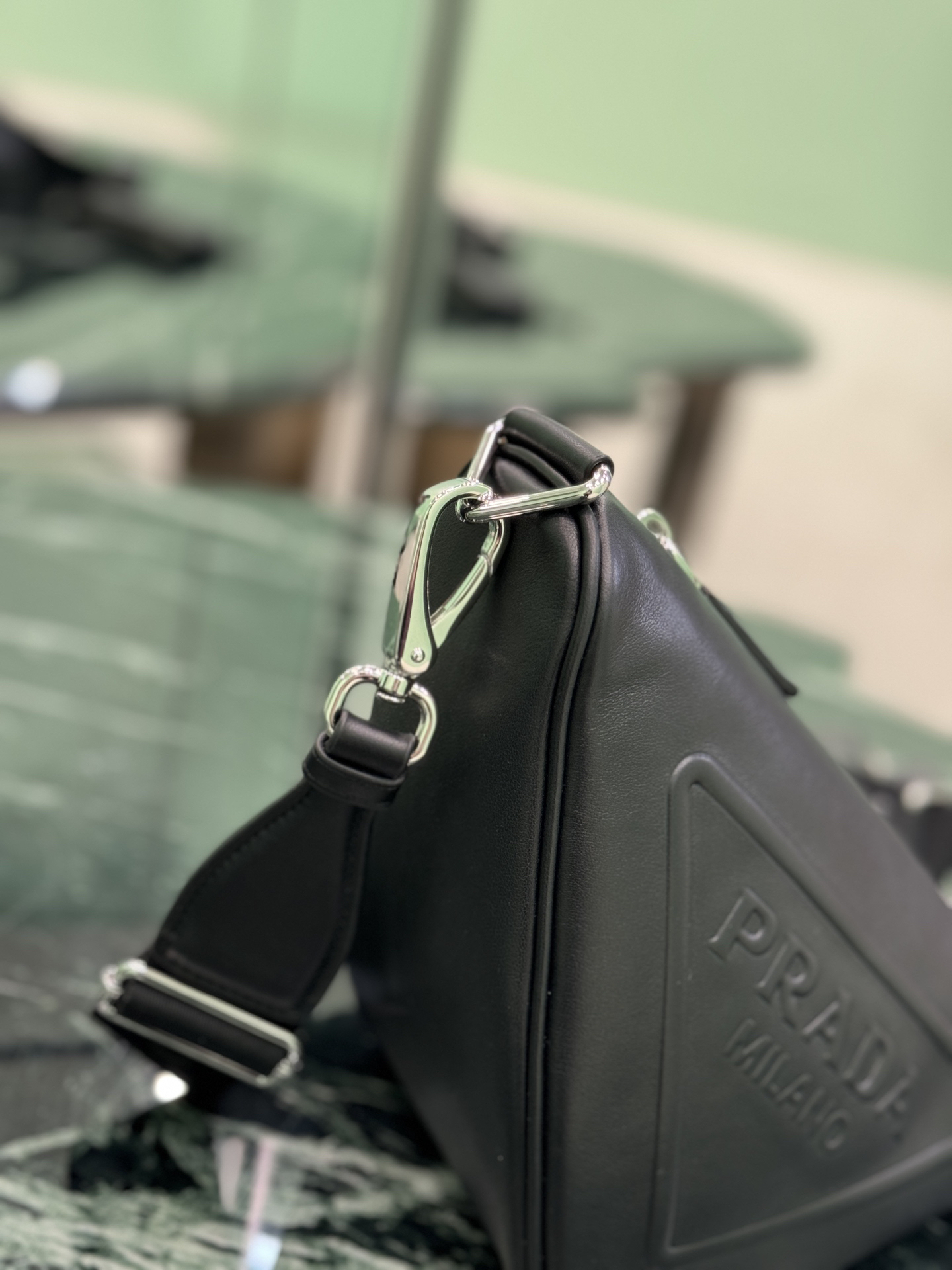 プラダ「Prada」トライアングルバッグ 1BH190 レザーバッグ