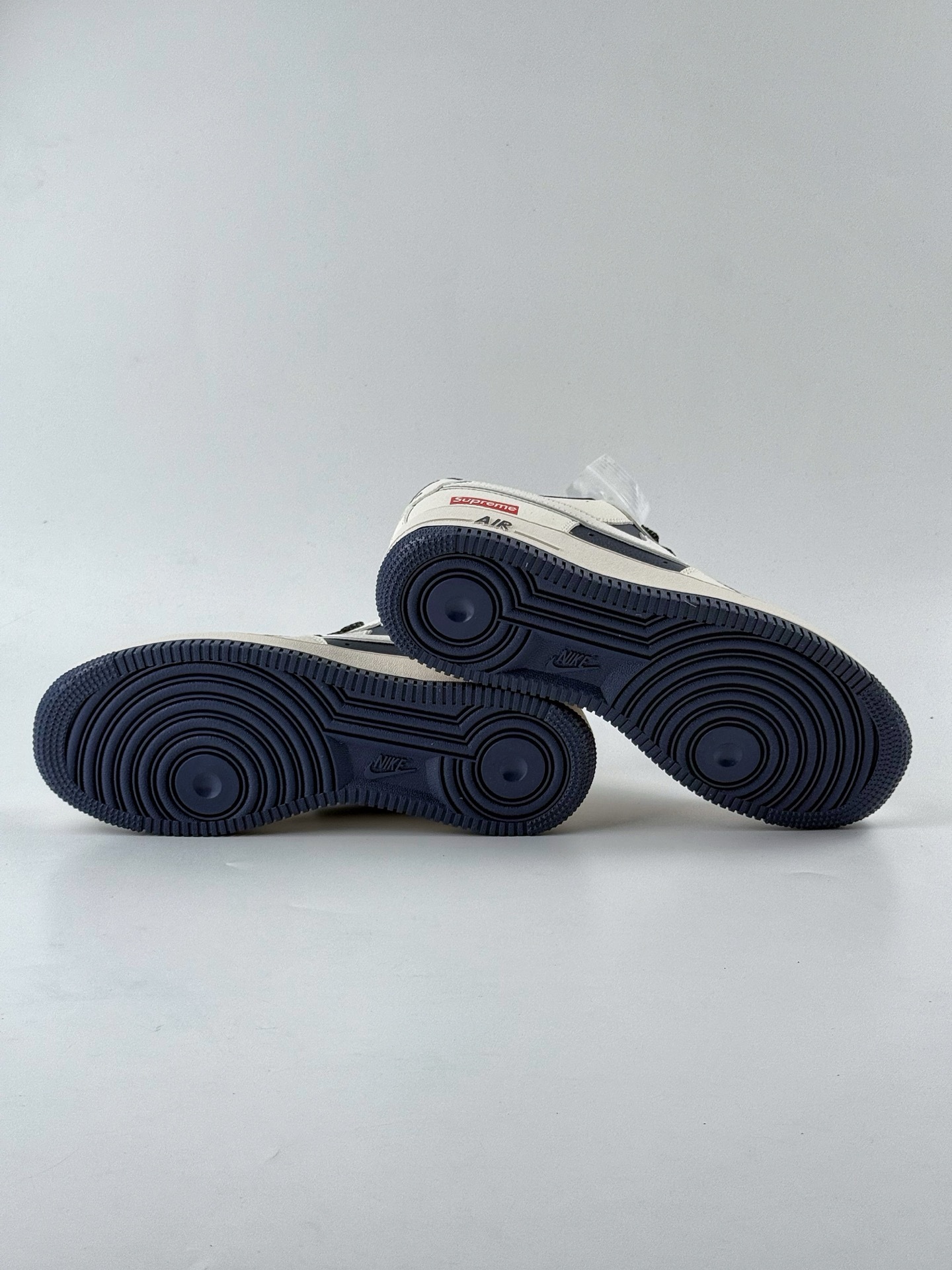 「コラボモデル」Supreme × Nike Air Force 1 Low スニーカー