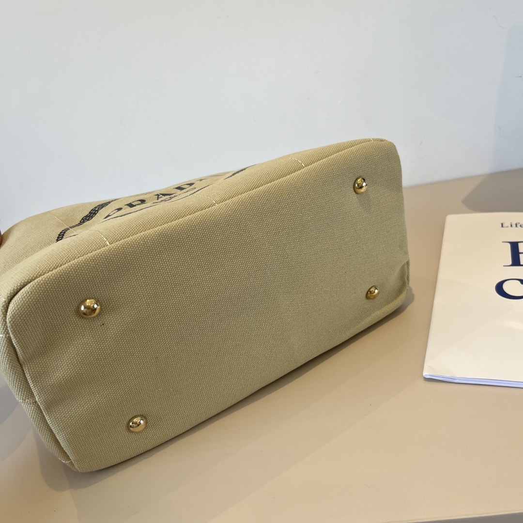 プラダ「Prada」サマーエッセンシャル キャンバス トートバッグ