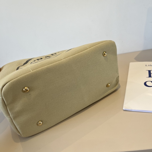 プラダ「Prada」サマーエッセンシャル キャンバス トートバッグ