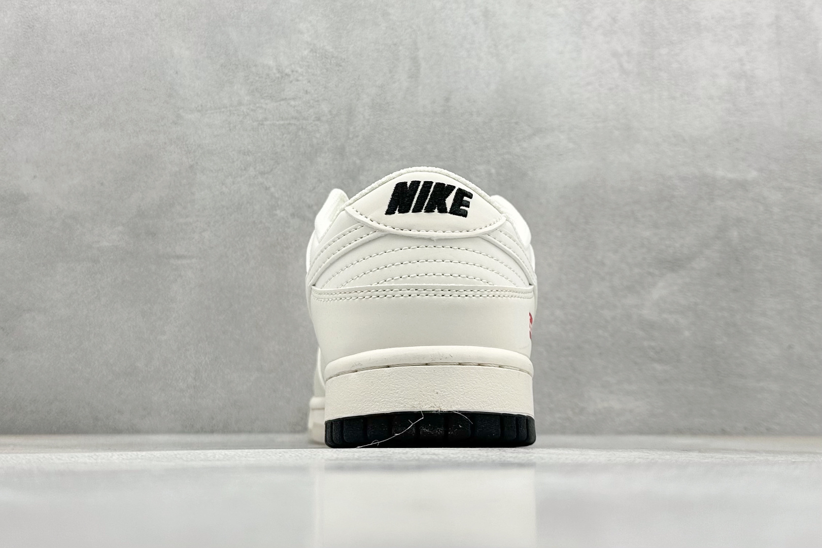 「コラボモデル」Supreme x Nike SB Dunk Low スニーカー