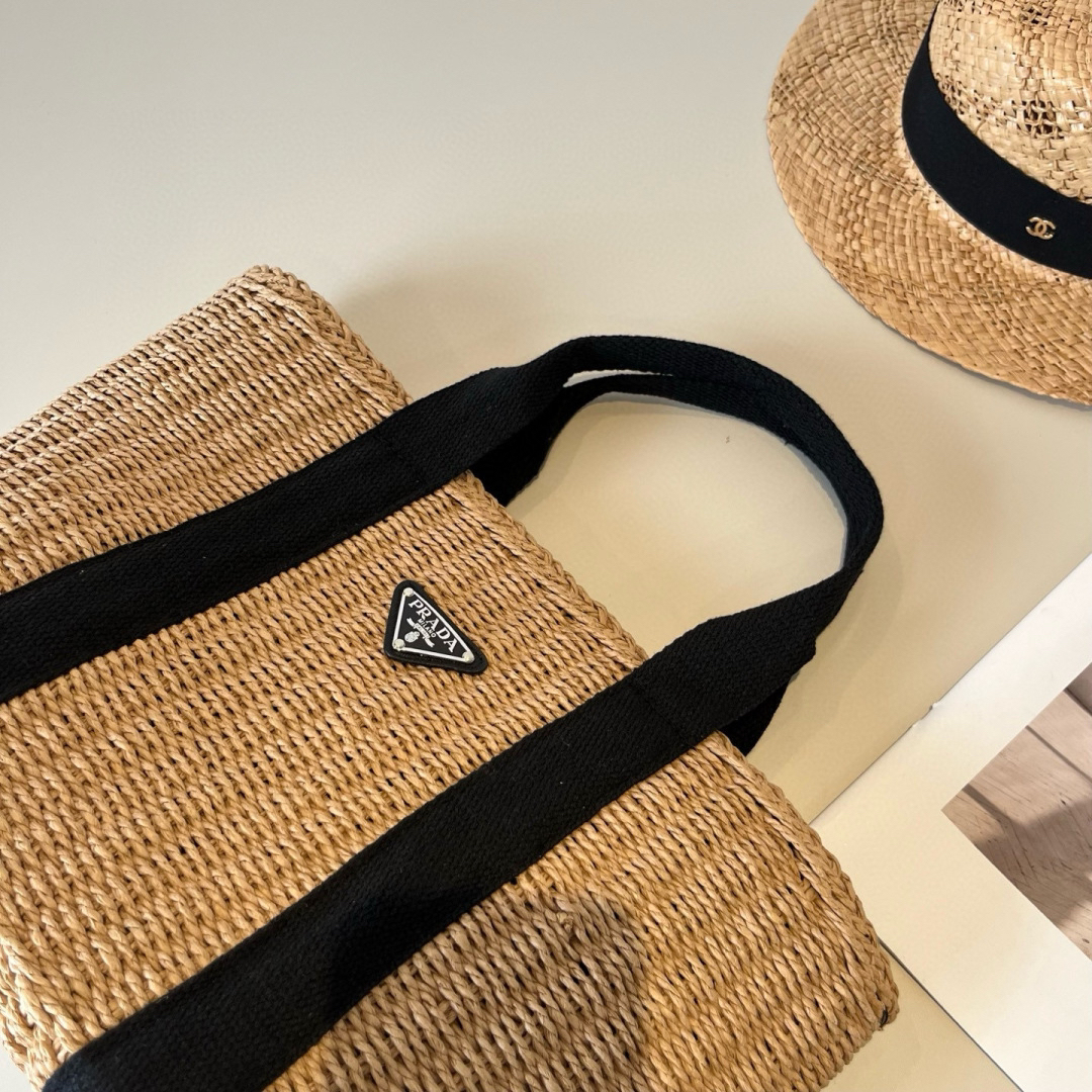 プラダ「Prada」ストロートートバッグ