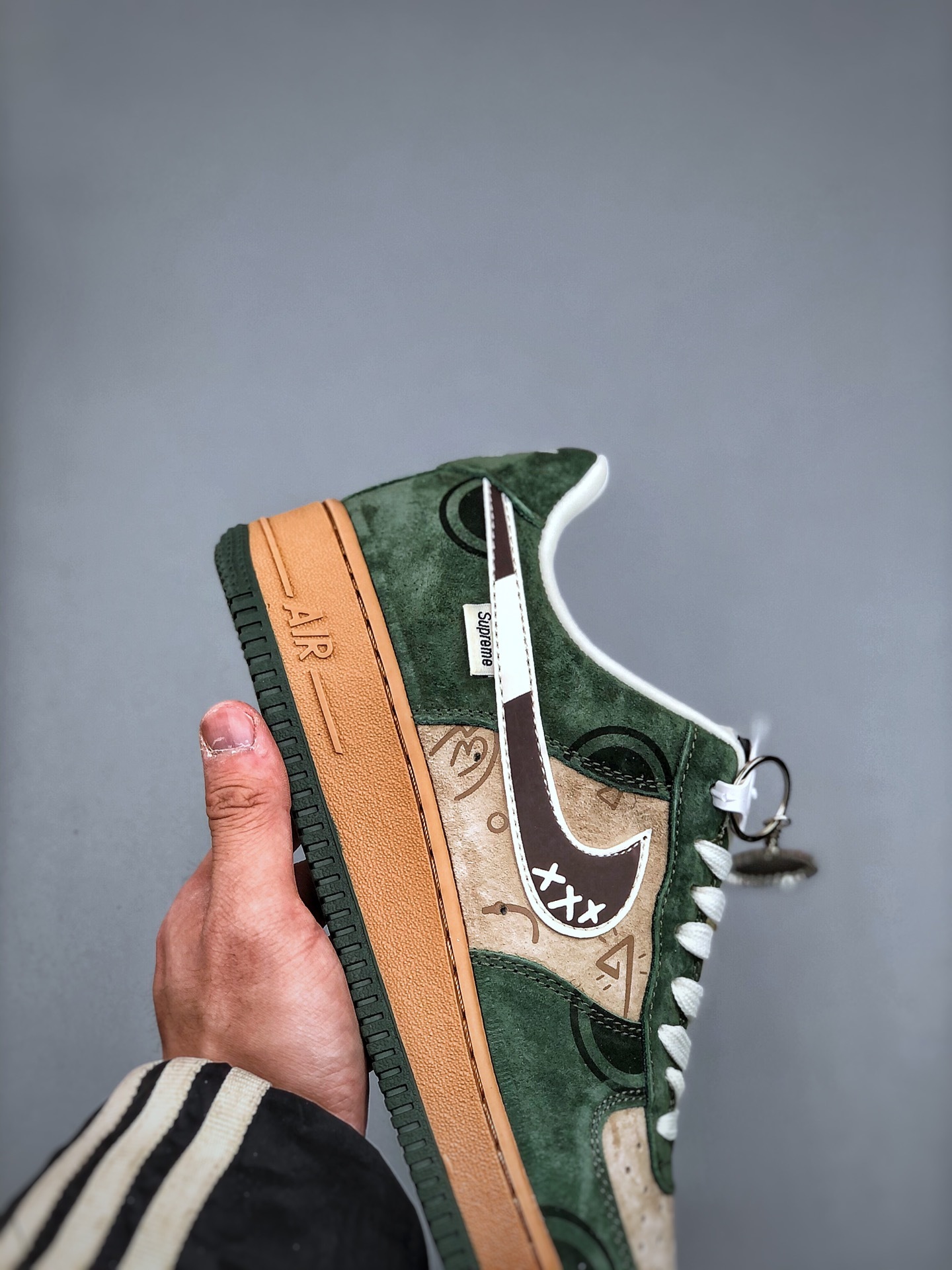 「コラボモデル」Supreme x Nike SB Dunk Low スニーカー