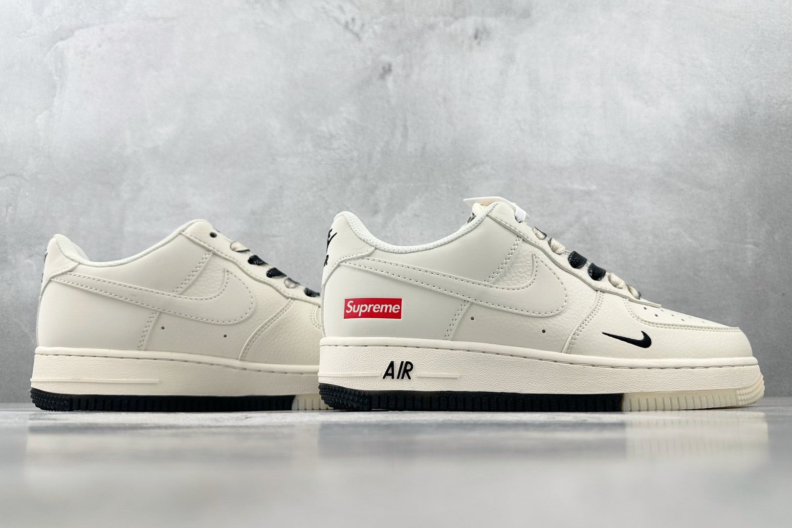 「コラボモデル」Supreme × Nike Air Force 1 Low スニーカー