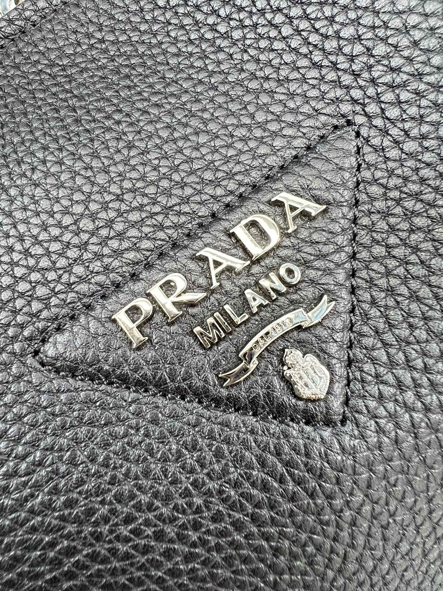 プラダ「Prada」デュアルストラップ バッグ