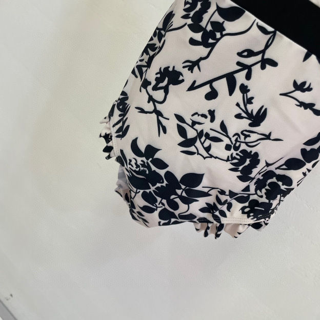 シャネル「Chanel」セパレート水着「2025夏季限定・人気プレミアムスイム登場！」