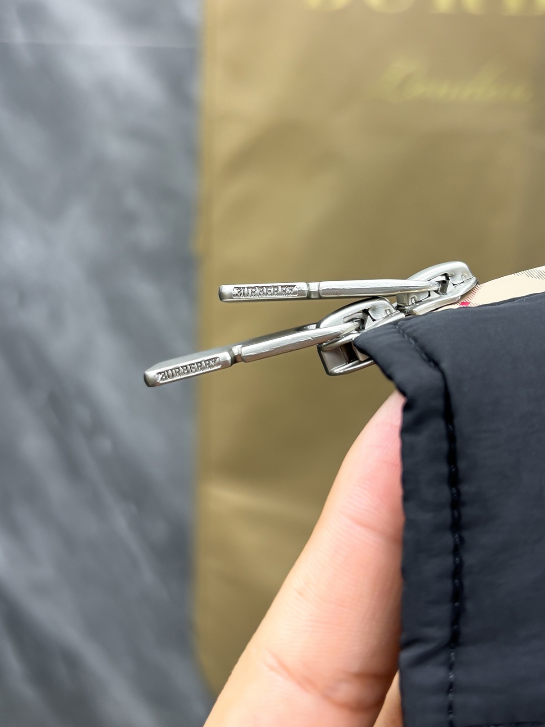 バーバリー「Burberry」秋冬メンズスタンドカラー薄手ダウンジャケット