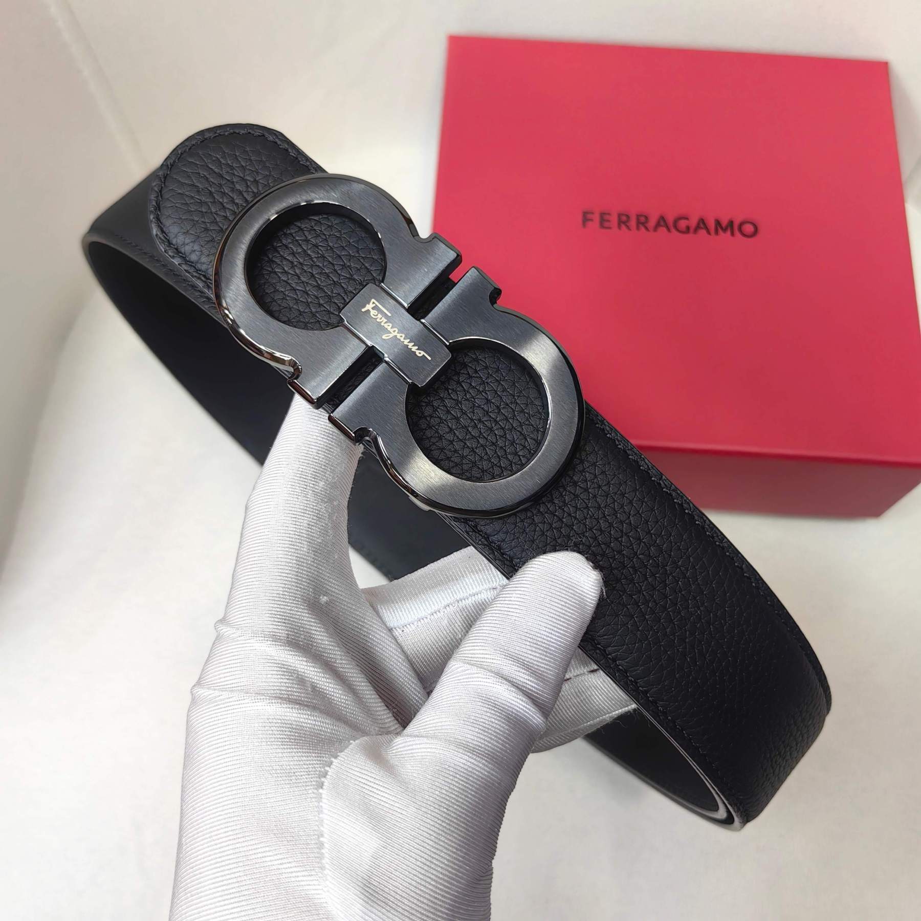 【新規倉庫入り】Salvatore Ferragamo 職人仕上げ高級ベルト「全長約 100cm」