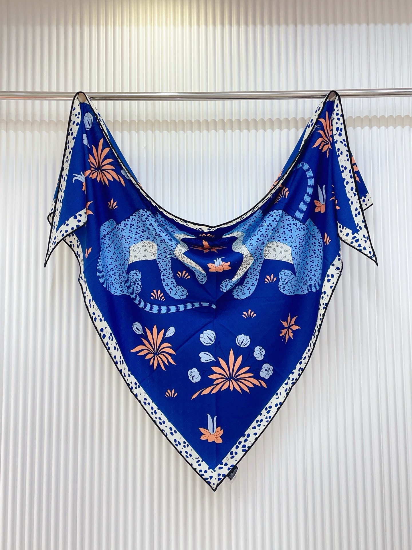 エルメス 新作ファッションアイテム カシミア三角スカーフ