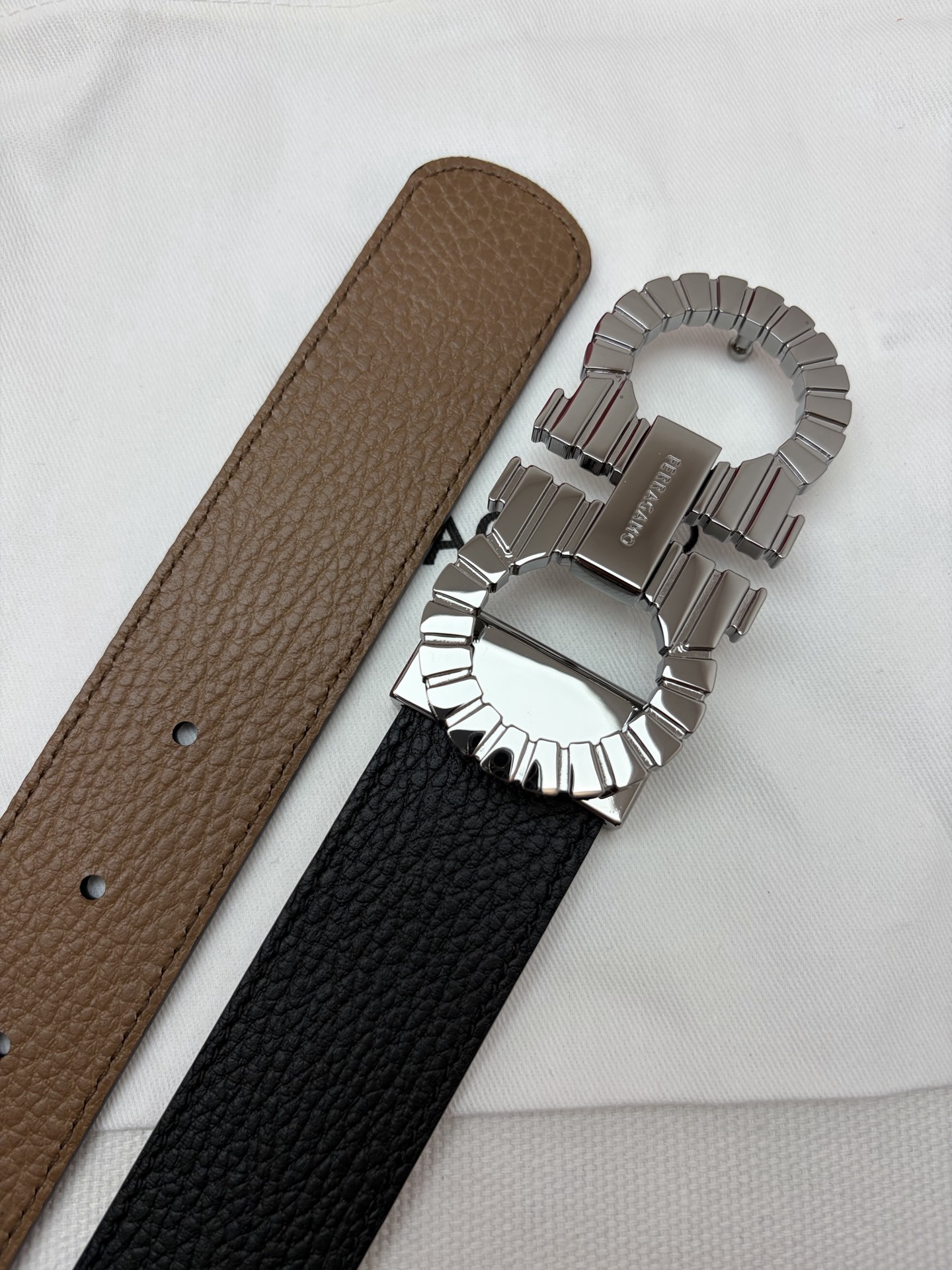 【新規倉庫入り】Salvatore Ferragamo 職人仕上げ高級ベルト「全長約 100cm」