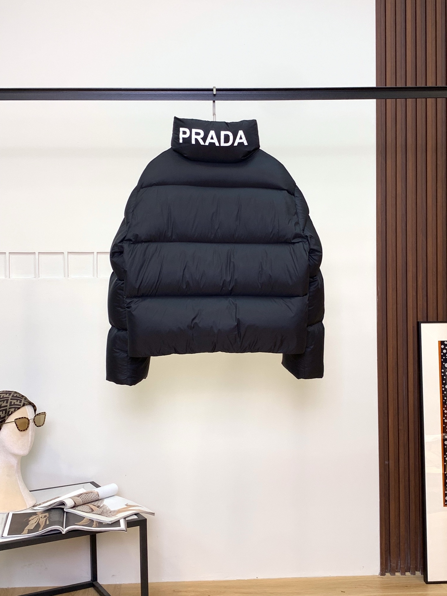 プラダ「Prada」秋冬ダウンジャケット スタンドカラー