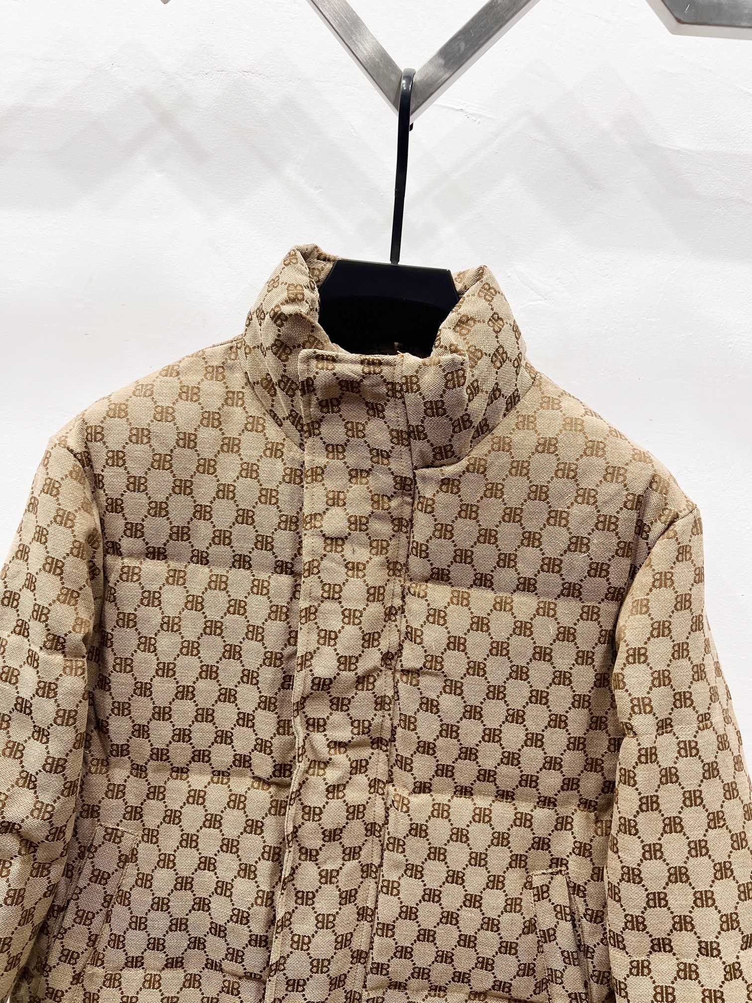 バレンシアガ「Balenciaga」‌軽奢華なジャカード柄個性ダウンジャケット 男女兼用