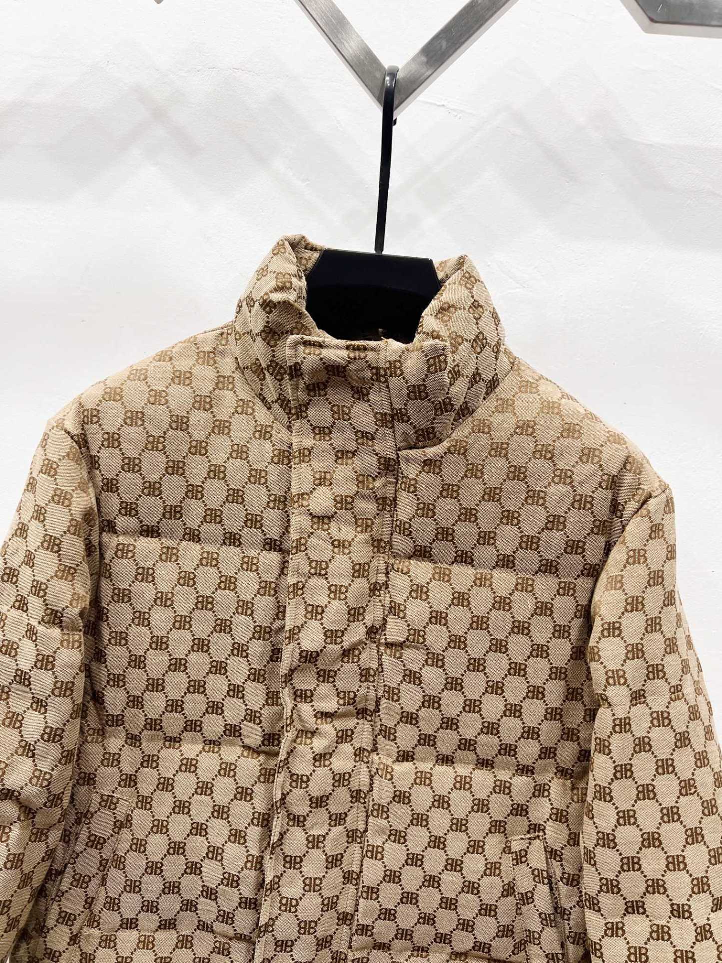 バレンシアガ「Balenciaga」‌軽奢華なジャカード柄個性ダウンジャケット 男女兼用