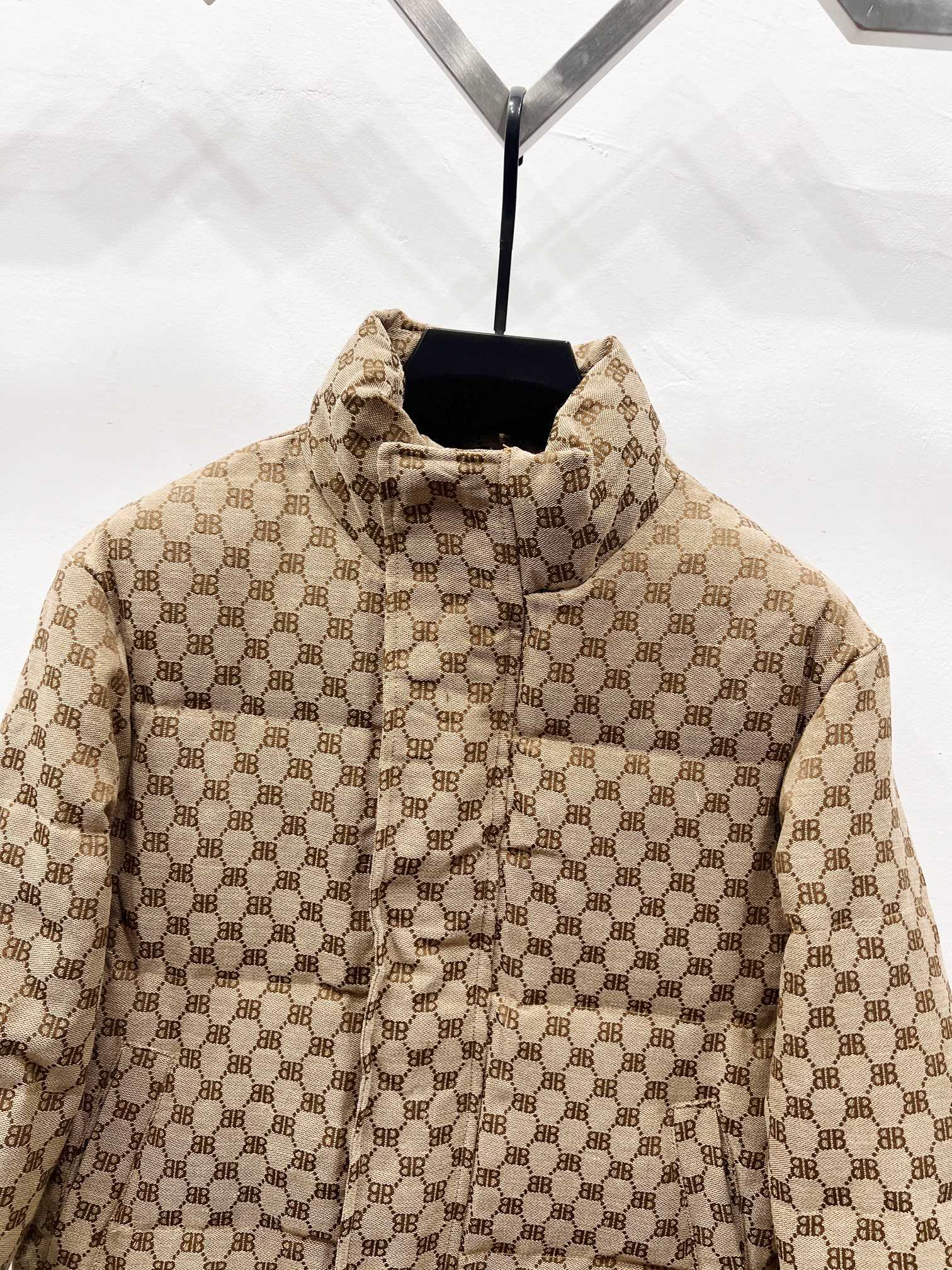 バレンシアガ「Balenciaga」‌軽奢華なジャカード柄個性ダウンジャケット 男女兼用