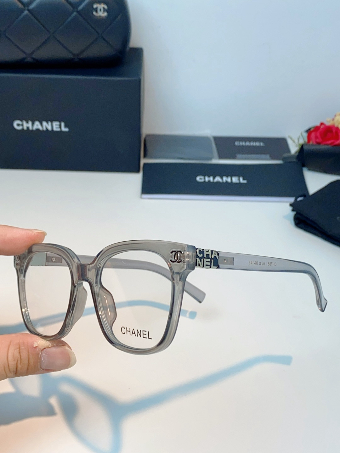 【新作到着】Chanel ハイセンスデザインサングラス「遮光レンズ搭載」
