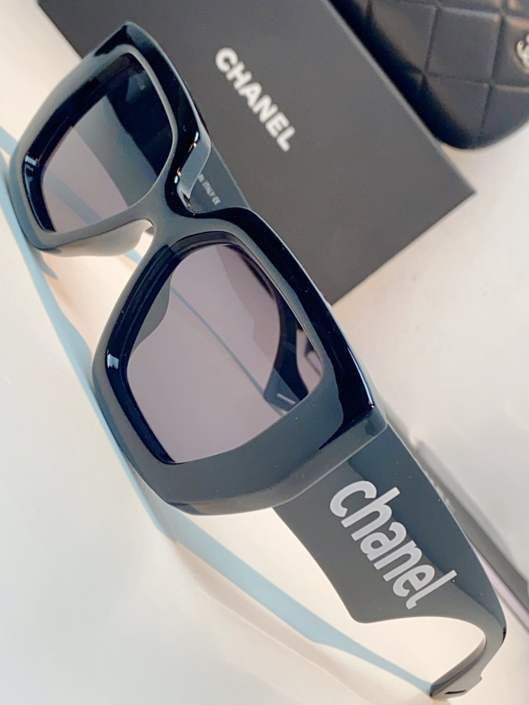 【新作到着】Chanel ハイセンスデザインサングラス「遮光レンズ搭載」